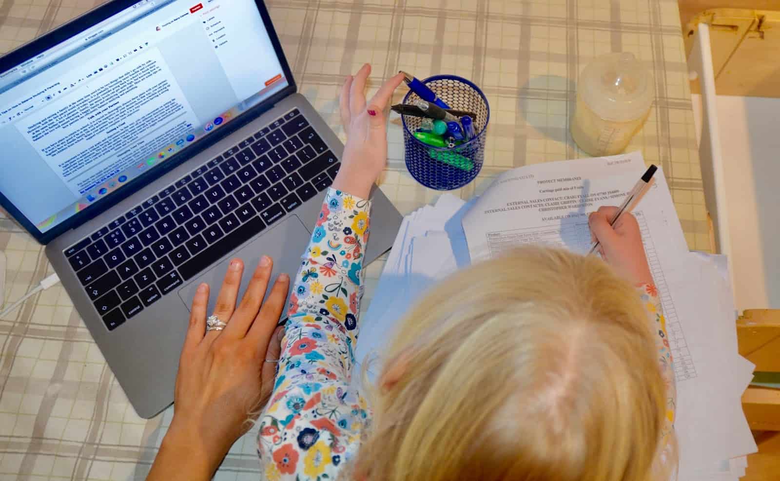 How to Balance Parenting with Studying for a Degree 2 mother helping child