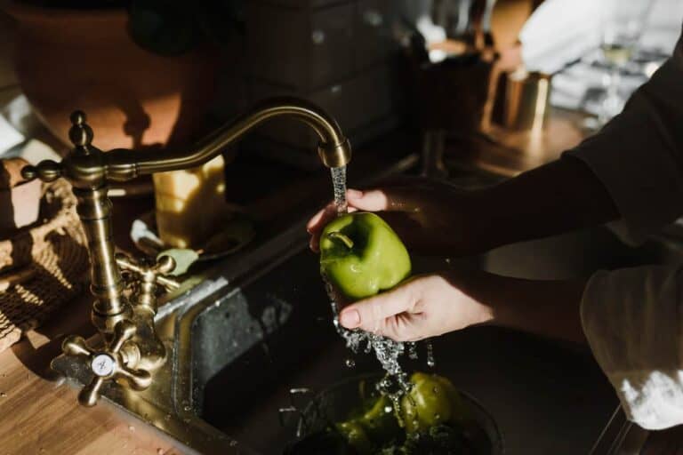 washing a pepper
