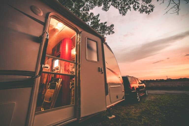 A Guide to Your Travel Trailer Transport Options for a Long Distance Move