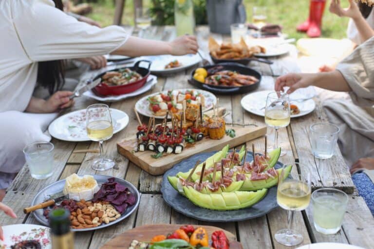 outdoor lunch food healthy
