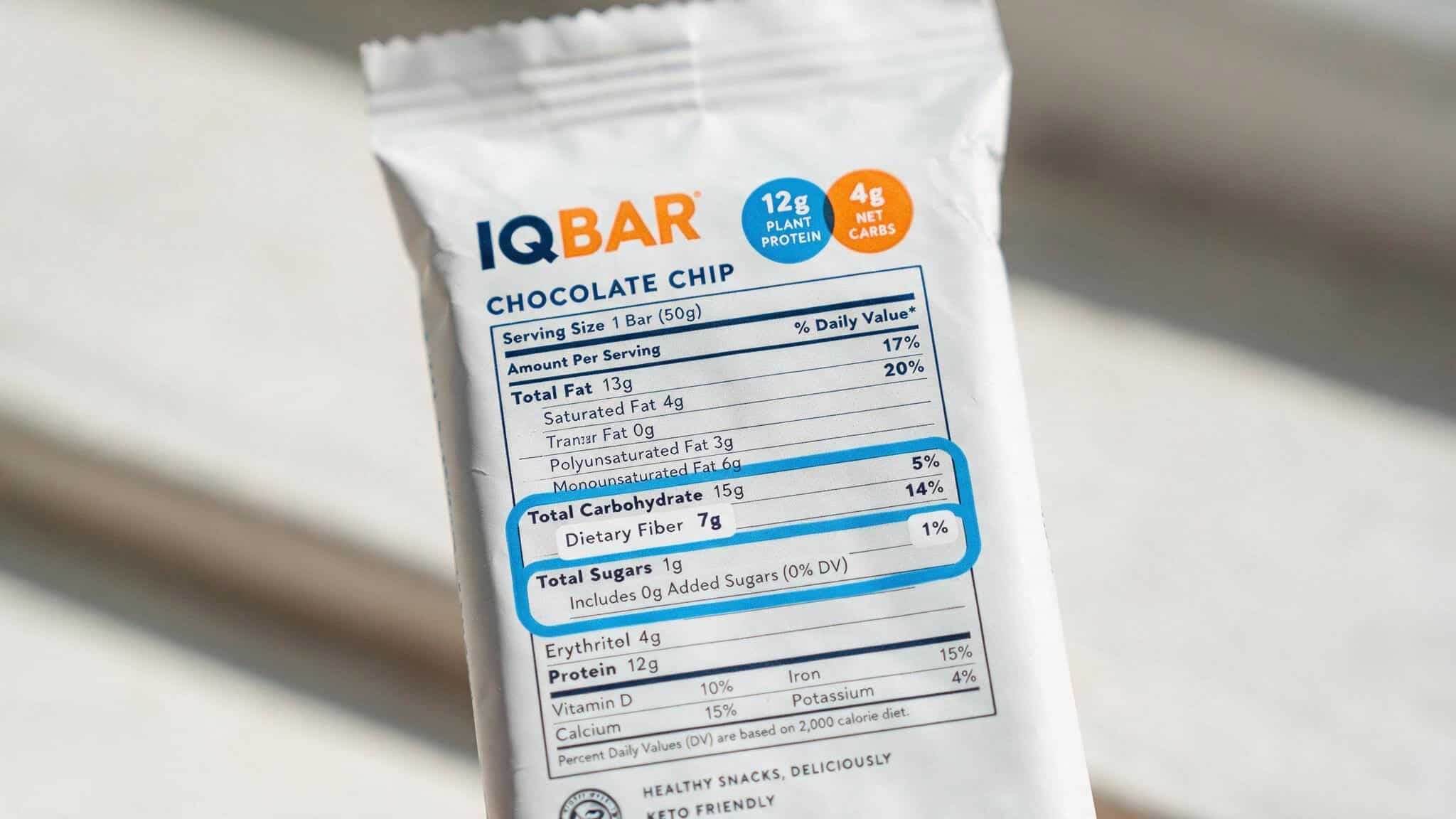 IQ Bars Review for Weight Loss: Low Sugar, High Fiber, 75/100 Dietitian Score 2 IQBAR nutrition label emphasizing fiber and sugar content, key to the article's macro profile analysis.