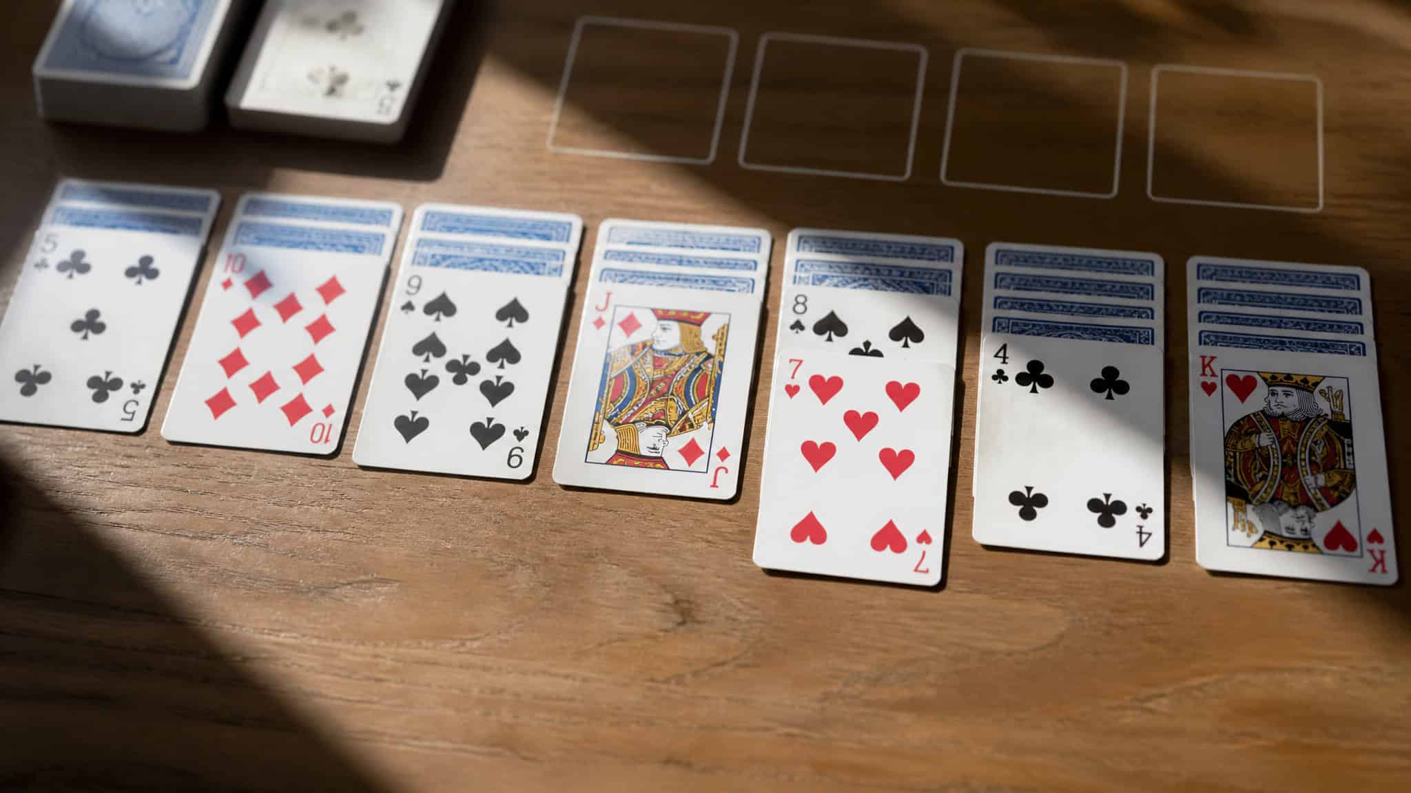 How to Win Solitaire Strategy: Flip Hidden Cards First 2 Klondike solitaire tableau with seven piles and alternating color builds, illustrating layout rules.