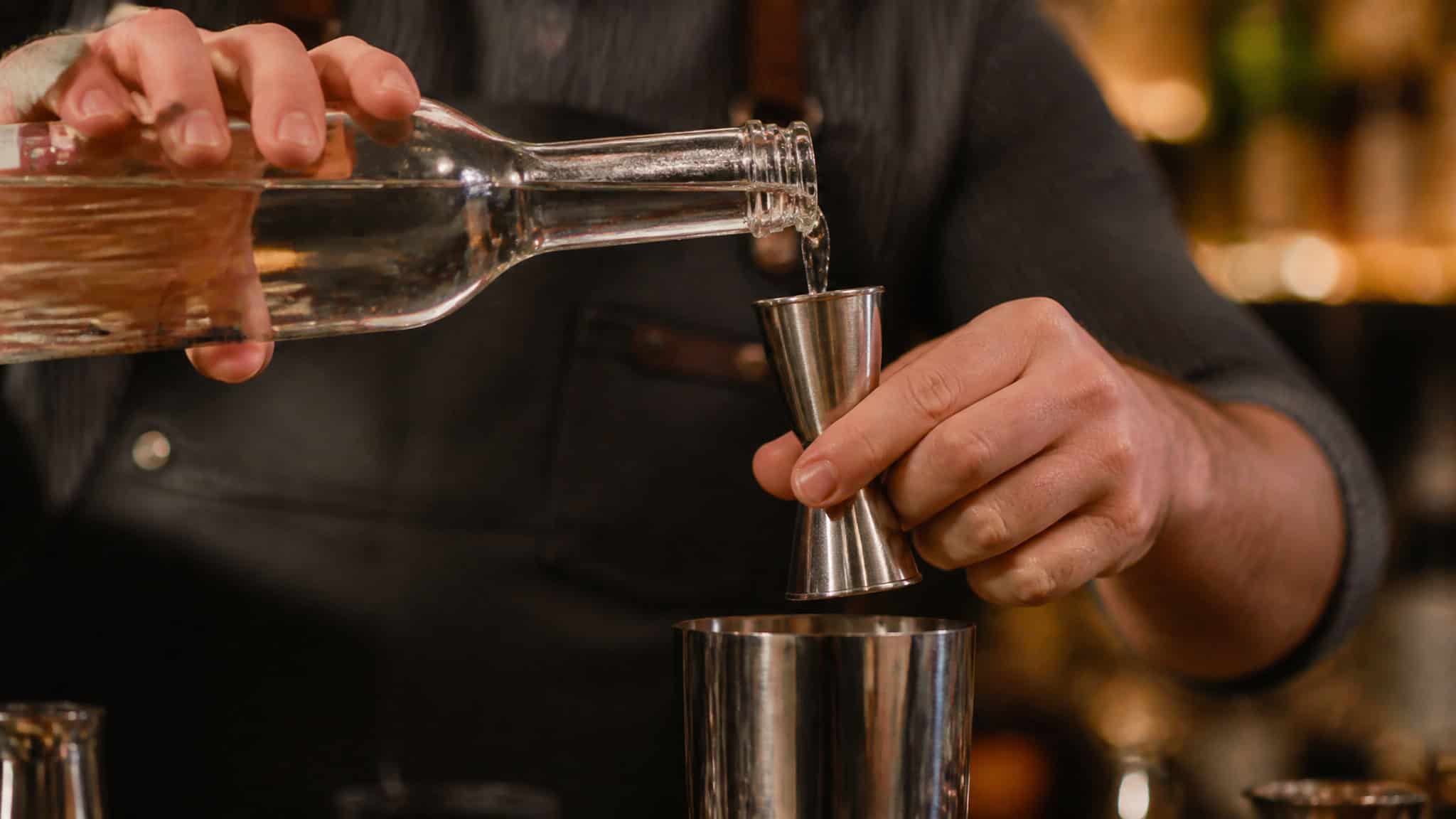 How to Choose Shot Glasses: Why a 2-Oz Glass Holds Only 1.5 5 Using a double-sided jigger to measure a 1.5 oz pour for accurate home cocktails